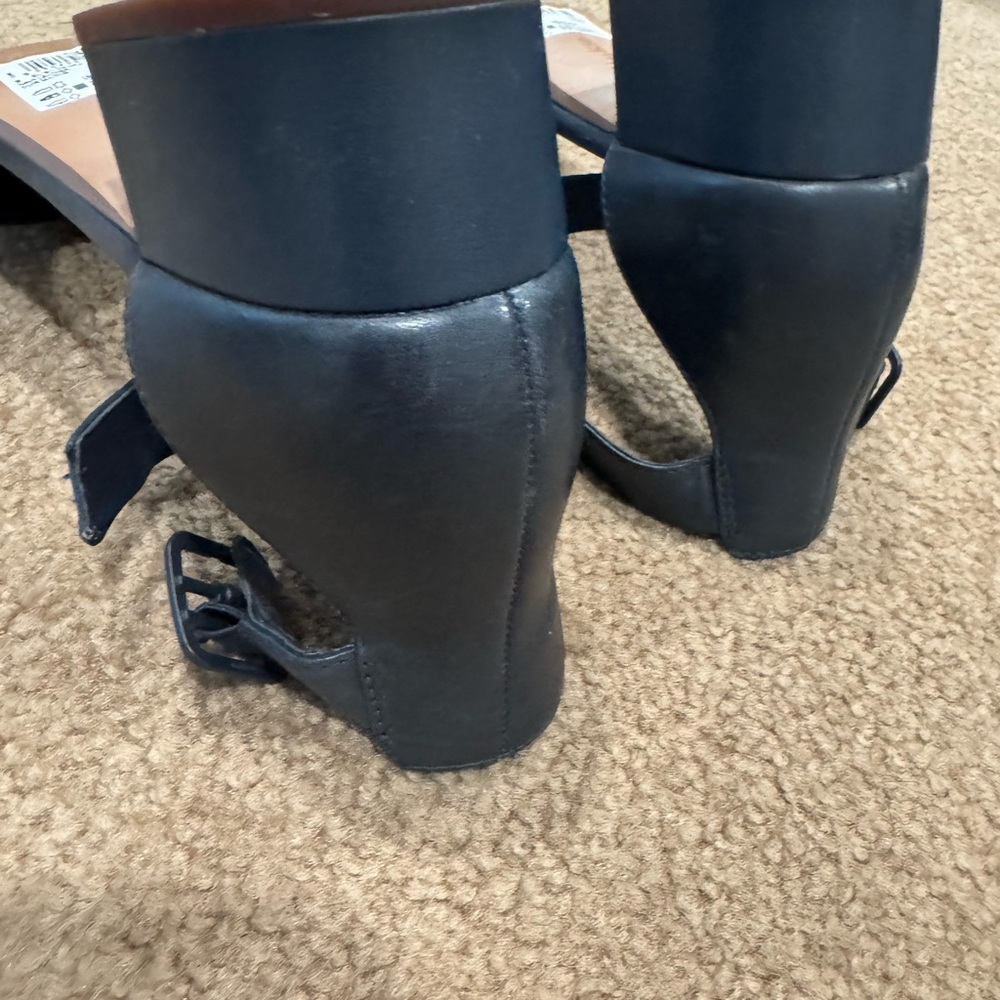 Clarks Navy Leather Sandals - Picture 3 of 4